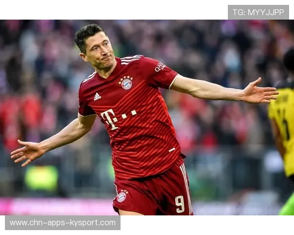 莱万多夫斯基续约拜仁，效力达到新高度，莱万多夫斯基转会拜仁多少钱